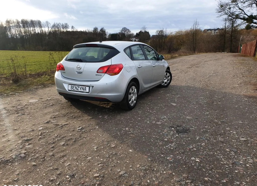Opel Astra cena 24800 przebieg: 43000, rok produkcji 2010 z Sierpc małe 466